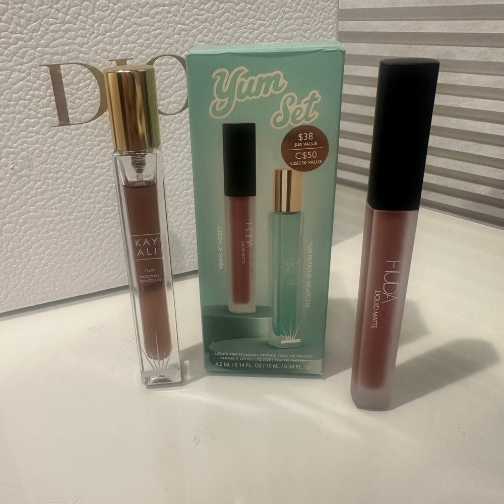 HUDA BEAUTY Yum Set - Lipgloss & Kayali Travel spray